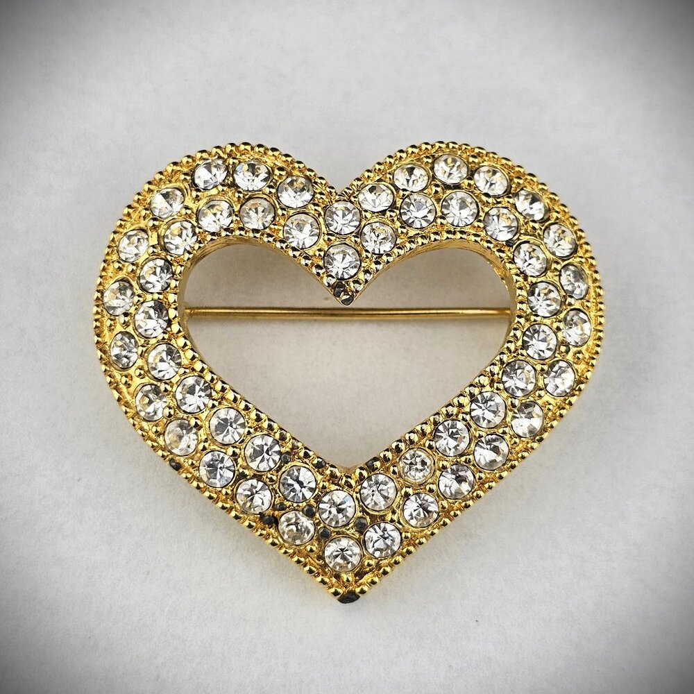 Vintage Signed M Made USA White Rhinestone Crystal Heart Gold Plated Brooch Pin